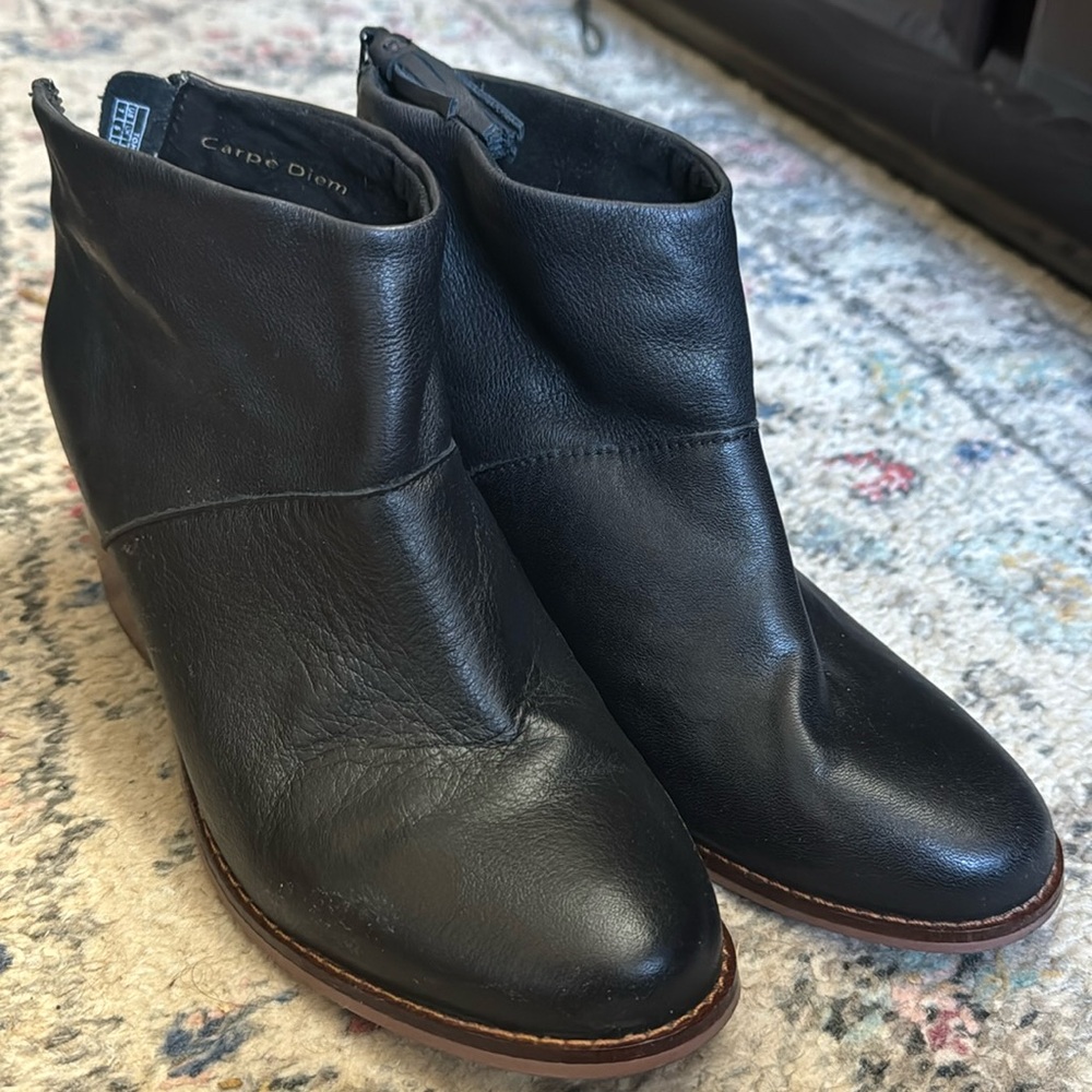 Black TOMS "Carpe Diem" Genuine Leather size 7